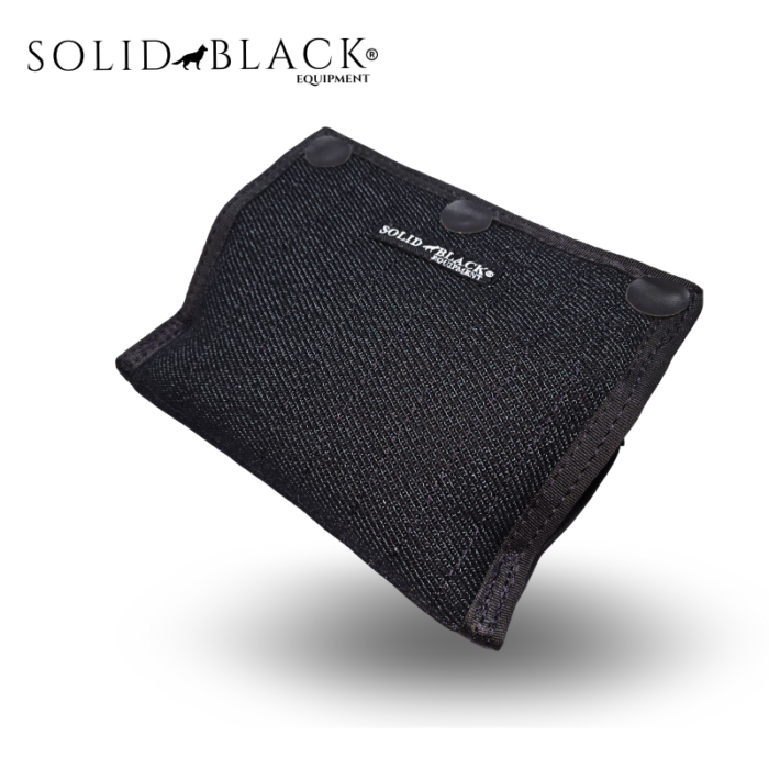 Cuña de Tres Asas en Lino Francés – Solid Black Semi Hard